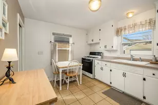 4959 N Berkeley Blvd, Whitefish Bay, WI 53217 - Photo 6