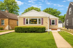 4959 N Berkeley Blvd, Whitefish Bay, WI 53217 - Photo 2