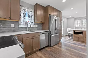 1201 15th Ave, South Milwaukee, WI 53172 - Photo 2