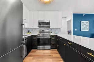 1660 N Prospect Ave, Milwaukee, WI 53202 - Photo 8