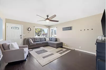 4216 S 89th St, Greenfield, WI 53228 - Photo 6