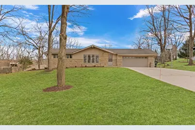 N17W27387  Lakefield Dr, Pewaukee, WI 53072 - Photo 2