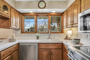 N17W27387 Lakefield Dr, Pewaukee, WI 53072 - Photo 14