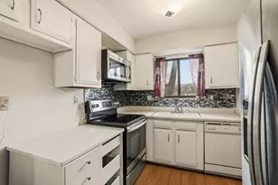 8657 N 72nd St, Milwaukee, WI 53223 - Photo 10