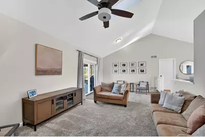 W199N17111  Ridgeway Dr, Jackson, WI 53037 - Photo 6