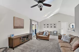 W199N17111 Ridgeway Dr, Jackson, WI 53037 - Photo 6