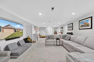 W199N17111 Ridgeway Dr, Jackson, WI 53037 - Photo 4