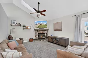 W199N17111 Ridgeway Dr, Jackson, WI 53037 - Photo 2