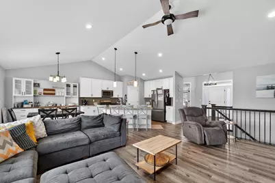 8495  Ridgeway Ct, Pleasant Prairie, WI 53158 - Photo 4