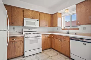 9806 W Morgan Ave, Milwaukee, WI 53228 - Photo 6