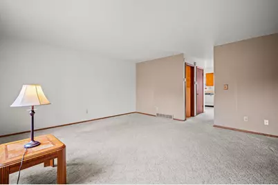 9806 W Morgan Ave, Milwaukee, WI 53228 - Photo 4