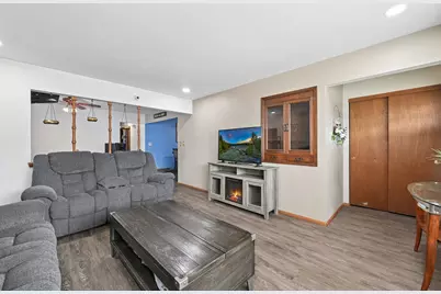 9826 W Menomonee Park Ct, Milwaukee, WI 53225 - Photo 4