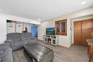 9826 W Menomonee Park Ct, Milwaukee, WI 53225 - Photo 4