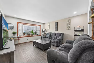 9826 W Menomonee Park Ct, Milwaukee, WI 53225 - Photo 6