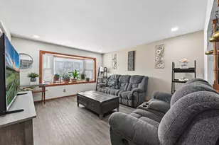 9826 W Menomonee Park Ct, Milwaukee, WI 53225 - Photo 6