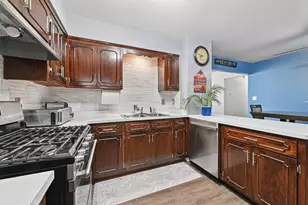 9826 W Menomonee Park Ct, Milwaukee, WI 53225 - Photo 16