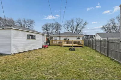 9826 W Menomonee Park Ct, Milwaukee, WI 53225 - Photo 34