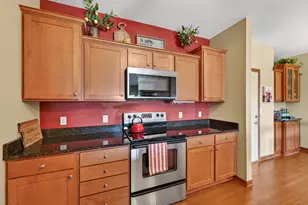 230 Hilldale Dr, Hartford, WI 53027 - Photo 10