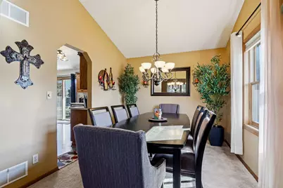 W142N10472  Magnolia Dr, Germantown, WI 53022 - Photo 8