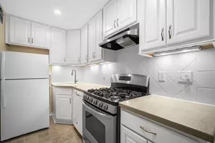 2025 E Greenwich Ave, Milwaukee, WI 53211 - Photo 8