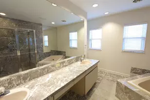 3200 E Hampshire St, Milwaukee, WI 53211 - Photo 10