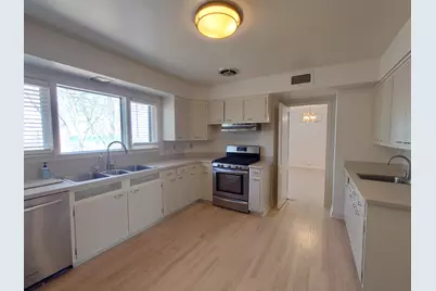 3200 E Hampshire St, Milwaukee, WI 53211 - Photo 16