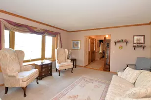 4203 W Tumble Creek Ct, Franklin, WI 53132 - Photo 4