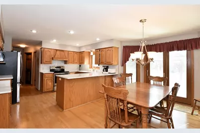 4203 W Tumblecreek Ct, Franklin, WI 53132 - Photo 10