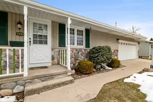 1702 S 25th St, Manitowoc, WI 54220 - Photo 2