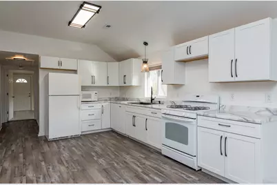 606 S Cogswell Dr, Silver Lake, WI 53170 - Photo 2