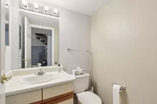 270 E Highland Ave, Milwaukee, WI 53202 - Photo 22