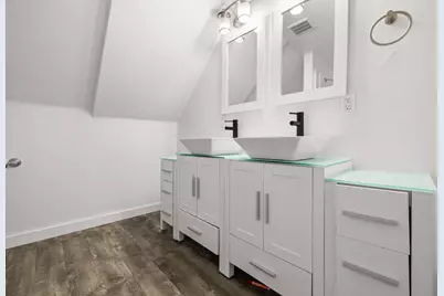 224 W Martin Ln, Milwaukee, WI 53207 - Photo 18