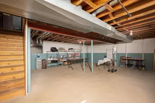 6968 W Tesch Ave, Milwaukee, WI 53220 - Photo 18