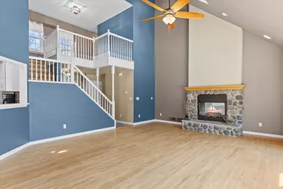 4413  Magna Vista Dr, Jackson, WI 53037 - Photo 10