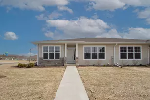 613 Hunter Oaks Blvd, Watertown, WI 53094 - Photo 2