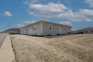 613 Hunter Oaks Blvd, Watertown, WI 53094 - Photo 6