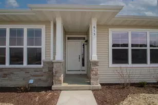 613 Hunter Oaks Blvd, Watertown, WI 53094 - Photo 2