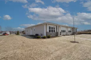 613 Hunter Oaks Blvd, Watertown, WI 53094 - Photo 4