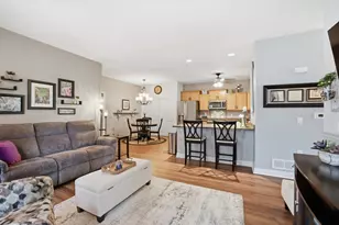 2287 W Vista Bella Dr, Oak Creek, WI 53154 - Photo 2