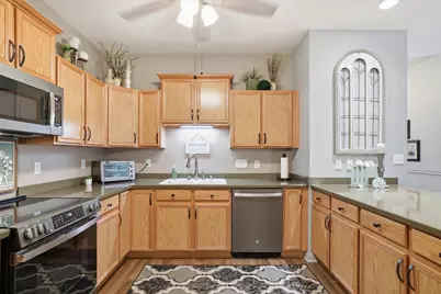 2287 W Vista Bella Dr, Oak Creek, WI 53154 - Photo 6