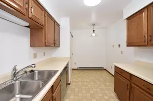 3916 N Oakland Ave, Shorewood, WI 53211 - Photo 10