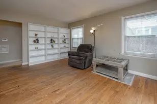 4462 S Lake Dr, Cudahy, WI 53110 - Photo 2