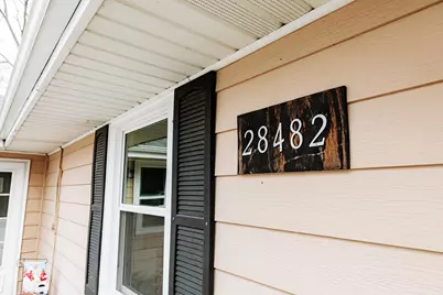 N20W28482  Oakton Rd, Pewaukee, WI 53072 - Photo 2