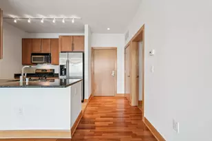 1550 E Royall Pl, Milwaukee, WI 53202 - Photo 4