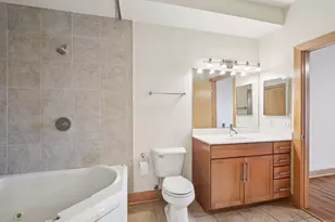 1550 E Royall Pl, Milwaukee, WI 53202 - Photo 12