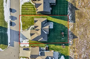 8388 Creek View Ln, Racine, WI 53406 - Photo 12