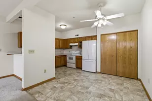 4754 W Maple Leaf Cir, Greenfield, WI 53220 - Photo 6