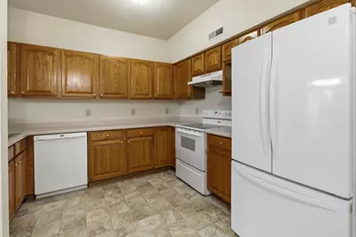 4754 W Maple Leaf Cir, Greenfield, WI 53220 - Photo 10