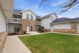 4754 W Maple Leaf Cir, Greenfield, WI 53220 - Photo 1