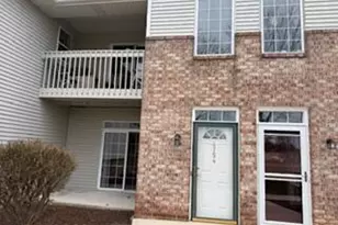 4754 W Maple Leaf Cir, Greenfield, WI 53220 - Photo 2